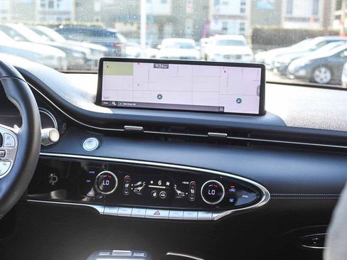 Used 2023 Genesis GV70 2.5T w/ Select Package image 13