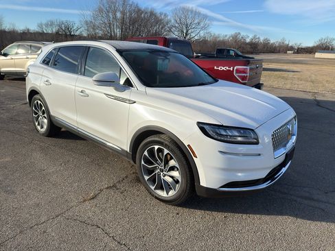 Used 2022 Lincoln Nautilus Reserve image 3