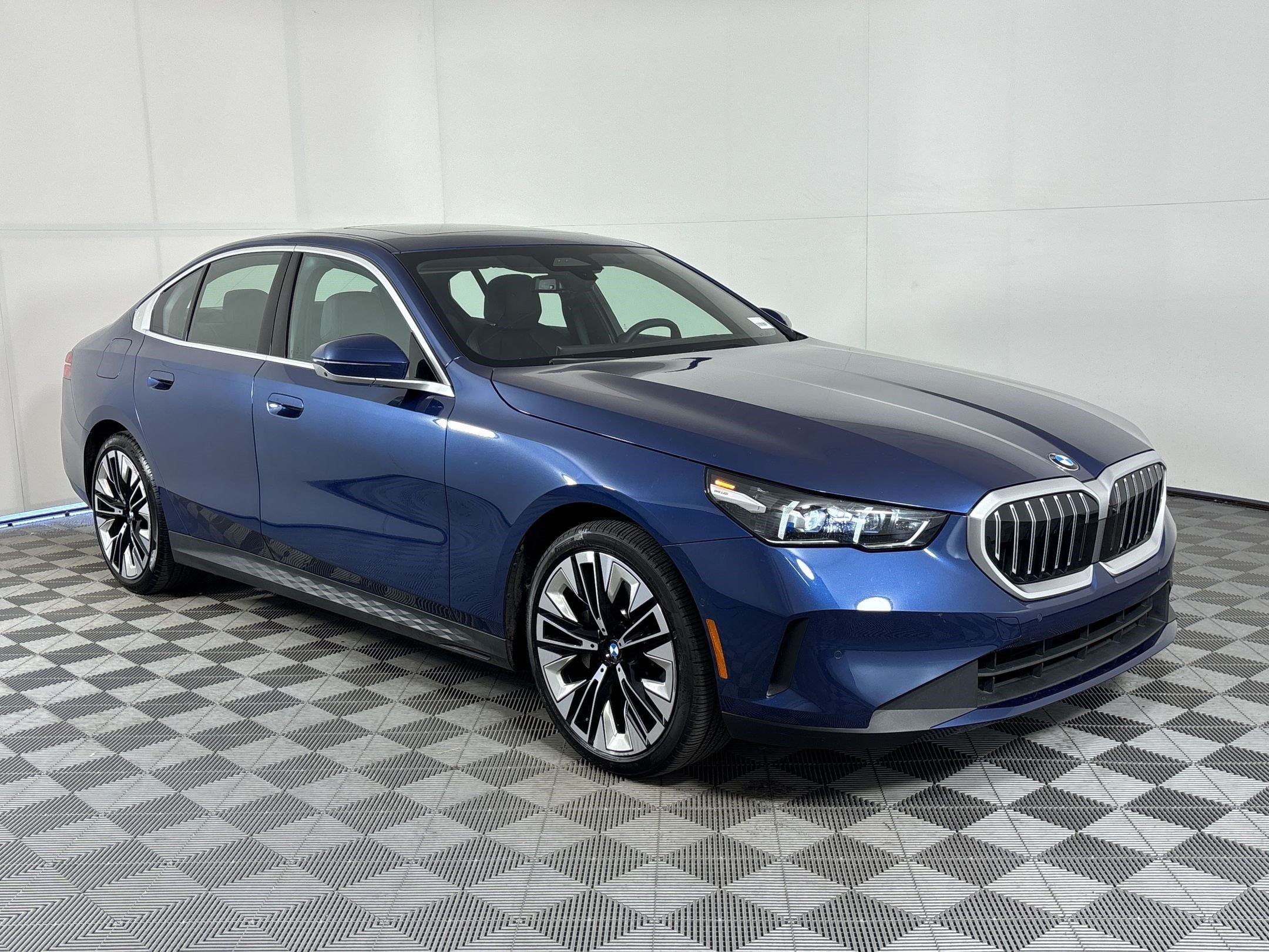 Used 2026 BMW 530i RWD image 7