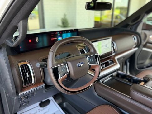 Used 2025 Ford Expedition Max King Ranch AWD/4WD image 19