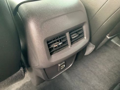 Used 2024 GMC Terrain SLT w/ Infotainment Package II image 24