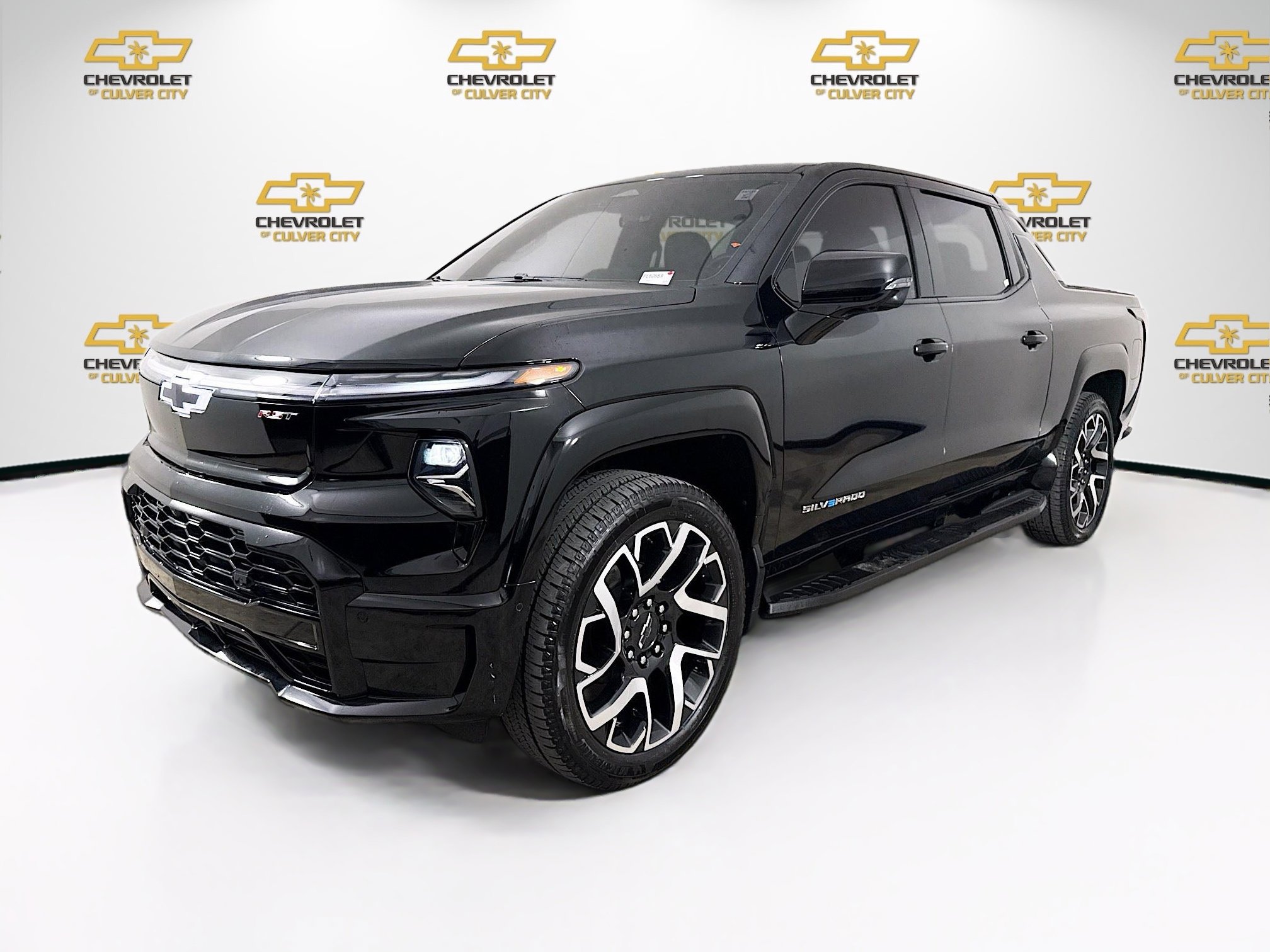 Used 2024 Chevrolet Silverado EV RST AWD/4WD image 3