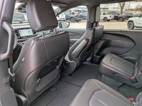 New 2026 Chrysler Pacifica Select w/ S Appearance Package image 25