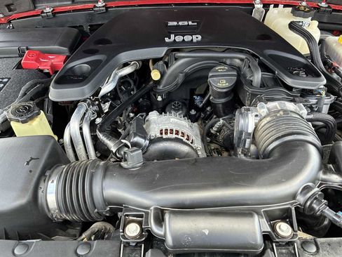 Used 2018 Jeep Wrangler Unlimited Rubicon AWD/4WD image 18