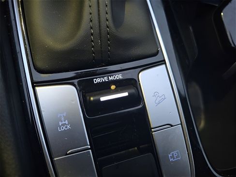 New 2024 Hyundai Santa Cruz Limited image 32