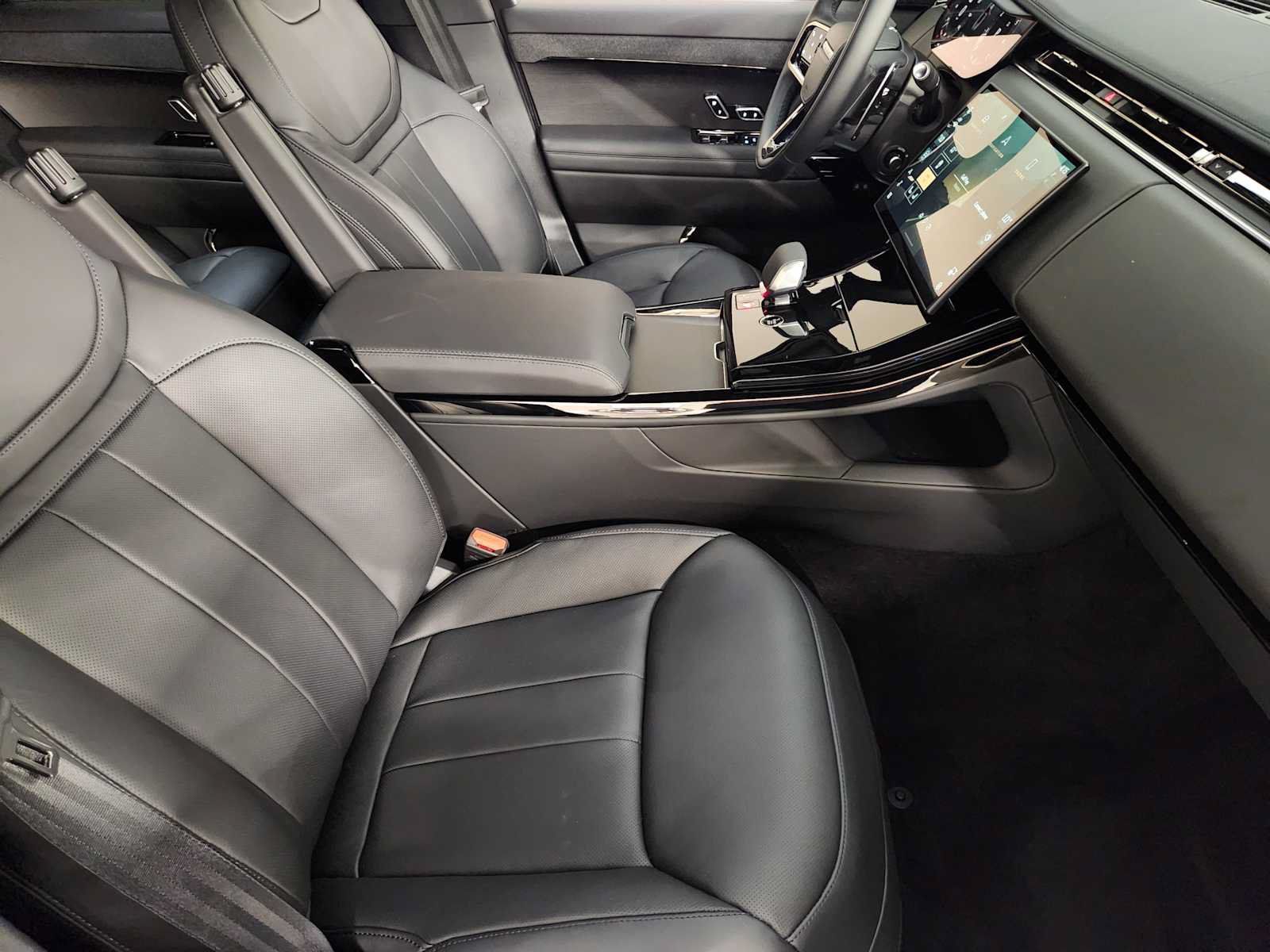 New 2027 Land Rover Range Rover Sport Dynamic SE AWD/4WD image 3