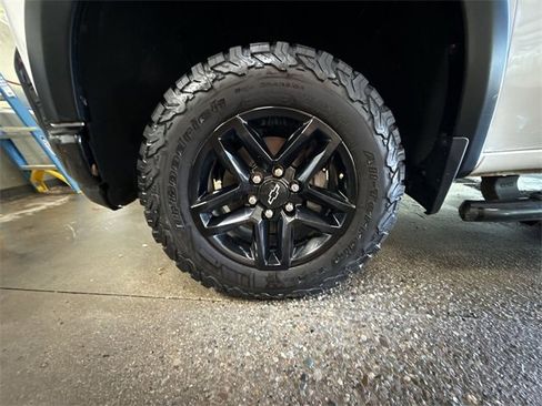 Used 2021 Chevrolet Silverado 1500 LT Trail Boss w/ Convenience Package II image 10