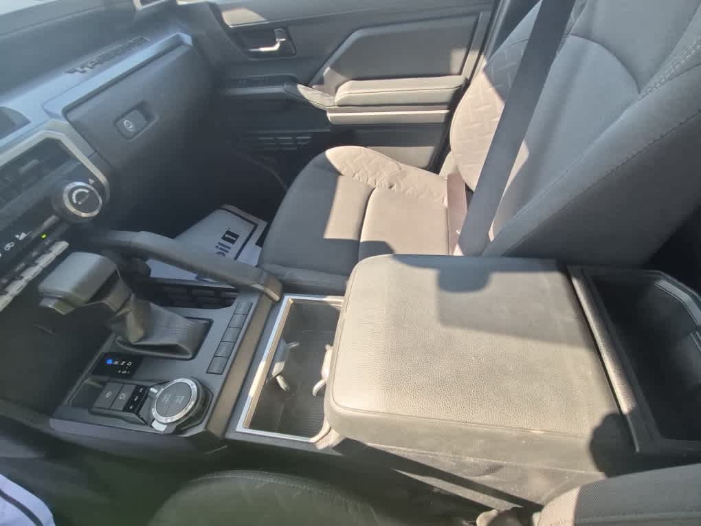 Used 2025 Toyota Tacoma SR5 AWD/4WD image 22