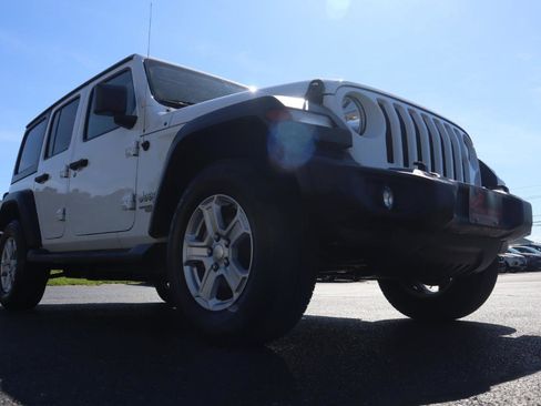 Used 2018 Jeep Wrangler Unlimited Sport S AWD/4WD image 17