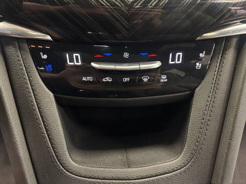 Used 2025 Cadillac XT6 Premium Luxury AWD/4WD image 25