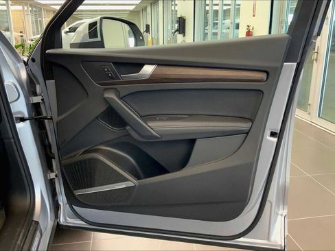 Certified 2025 Audi Q5 2.0T Premium Plus w/ Premium Plus Package image 21