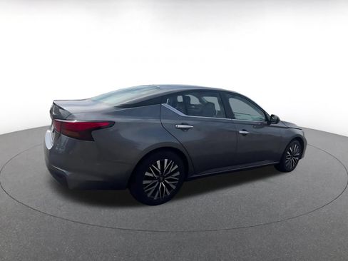 Used 2025 Nissan Altima 2.5 SV FWD image 15