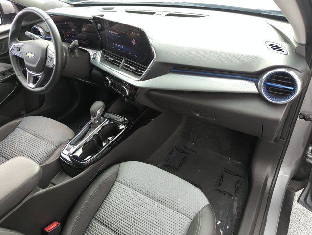 Used 2025 Chevrolet Trax LT w/ LT Convenience Package FWD image 31
