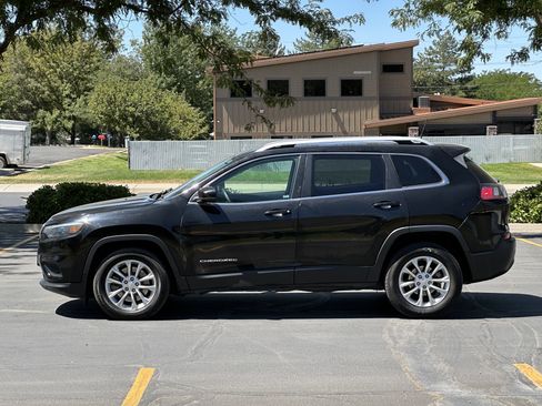 Used 2019 Jeep Cherokee Latitude w/ Popular Appearance Group FWD image 8