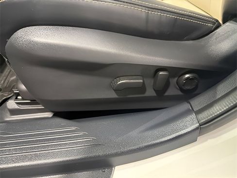 Used 2025 Subaru Outback Limited image 12