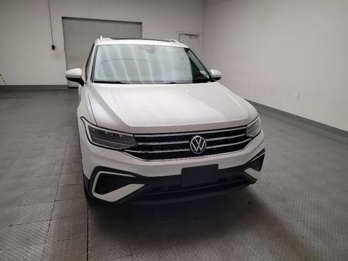 Used 2023 Volkswagen Tiguan SE w/ Panoramic Sunroof Package FWD image 14