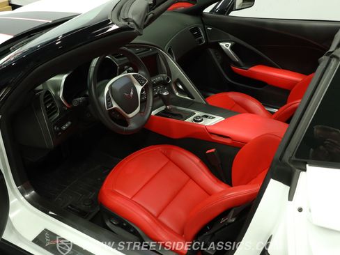 Used 2015 Chevrolet Corvette Stingray Coupe w/ Pacific Design Package RWD image 4