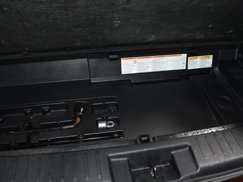 Used 2021 Toyota Highlander XLE image 38