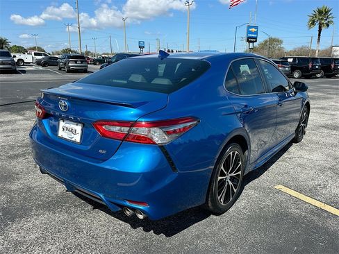 Used 2019 Toyota Camry SE image 5