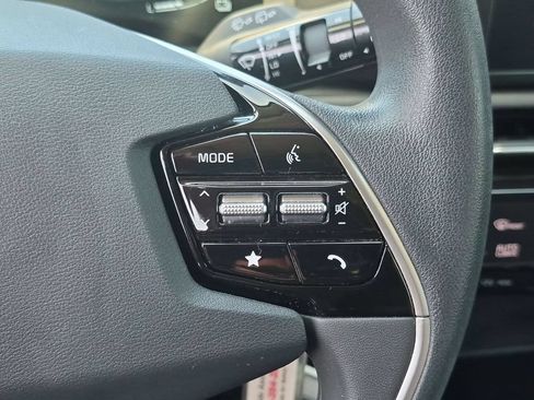 Used 2025 Kia Niro LX FWD image 22