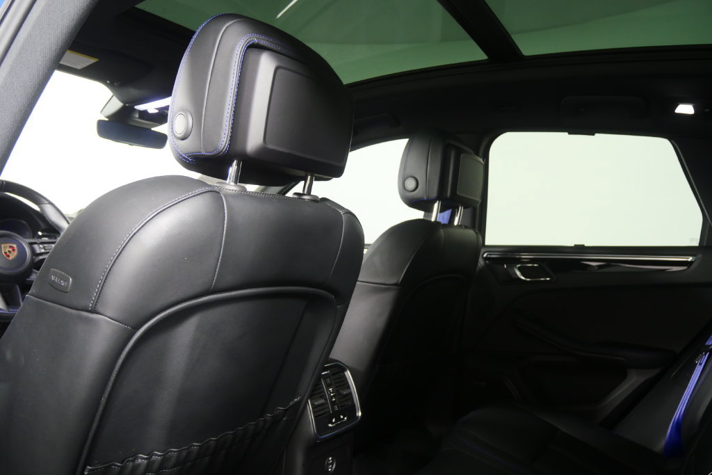 Used 2024 Porsche Macan AWD/4WD image 17