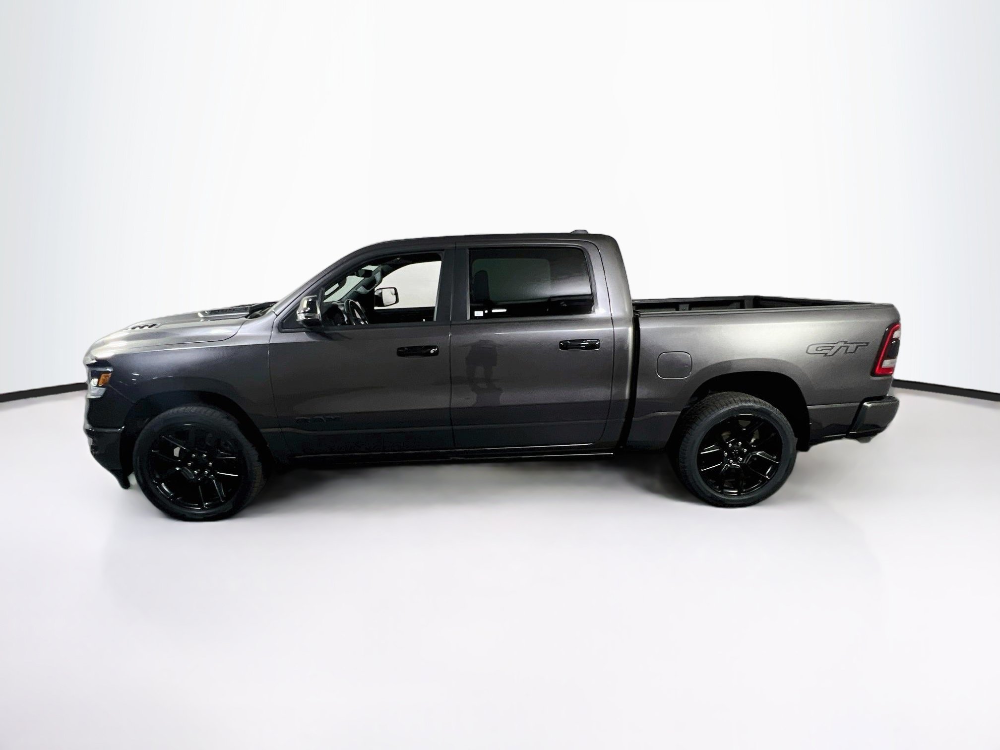 Used 2023 RAM 1500 Laramie AWD/4WD image 8