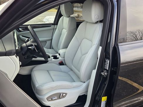 New 2026 Porsche Macan GTS image 5