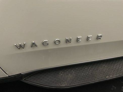 Used 2022 Jeep Wagoneer Series III w/ Rear Seat Entertainment Group AWD/4WD image 25