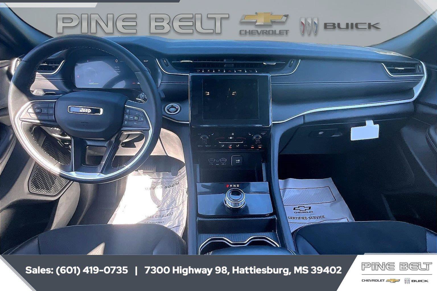 Used 2025 Jeep Grand Cherokee Altitude AWD/4WD image 13