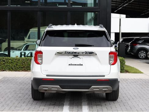 Used 2022 Ford Explorer XLT w/ Equipment Group 202A image 6