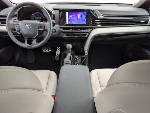 Used 2025 Toyota Camry SE image 17