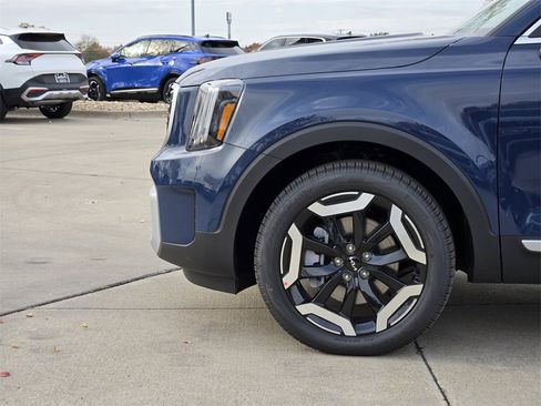 New 2025 Kia Telluride S image 5