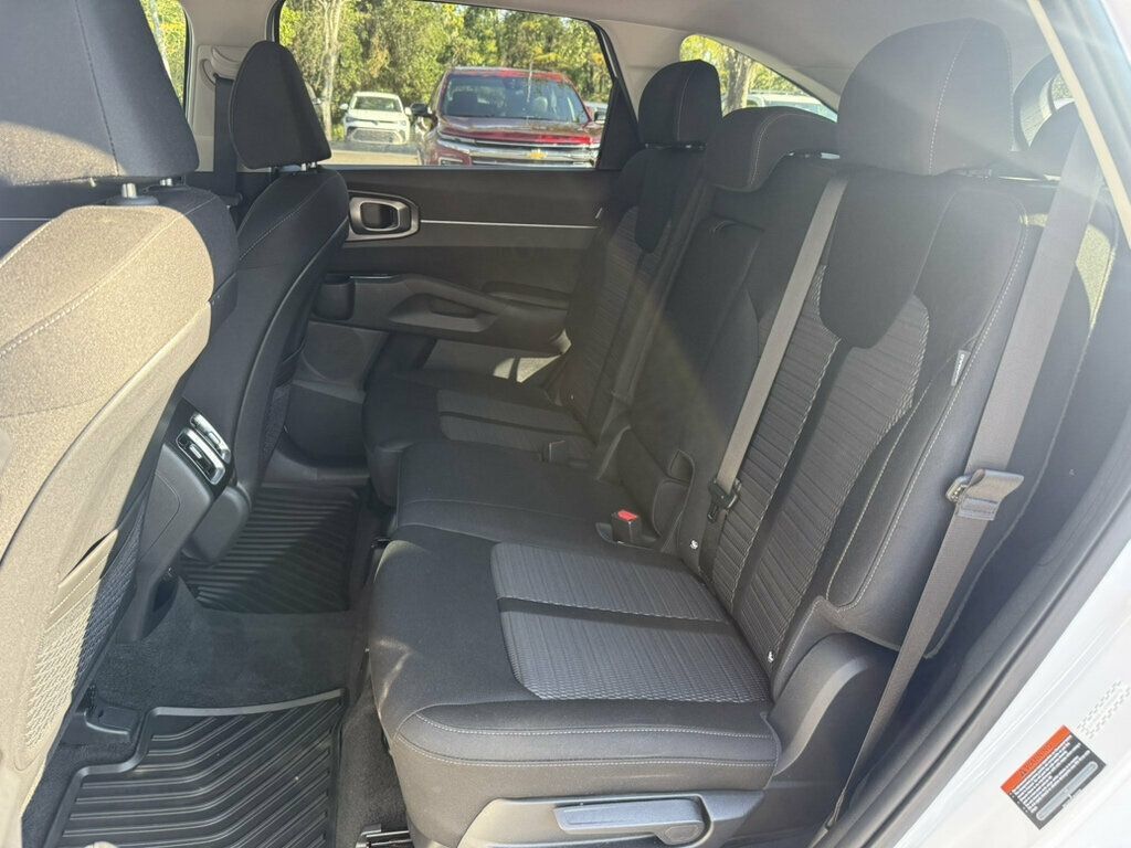 Used 2026 Kia Sorento LX FWD image 7