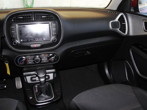 Used 2022 Kia Soul LX w/ Technology Package FWD image 10