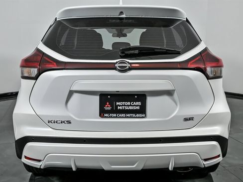 Used 2024 Nissan Kicks SR w/ SR Premium Package image 9