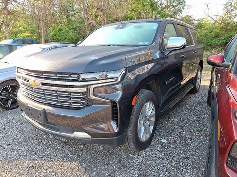 Used 2024 Chevrolet Suburban Premier AWD/4WD image 3