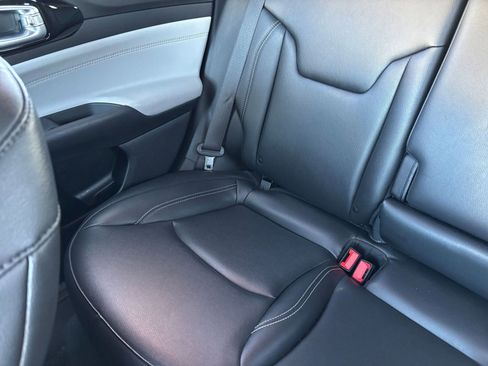 Used 2025 Jeep Compass Limited image 41