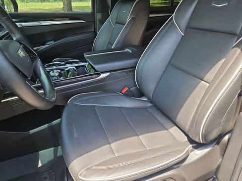 Used 2025 Cadillac Escalade ESV Sport w/ Touring Package AWD/4WD image 30