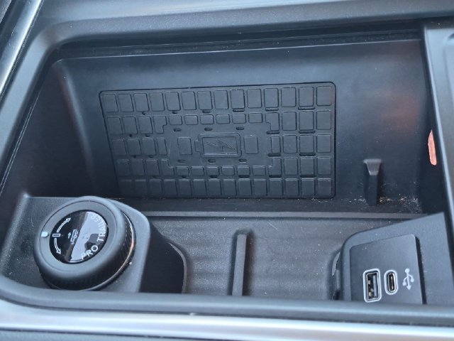 Used 2025 Ford Expedition Active AWD/4WD image 34