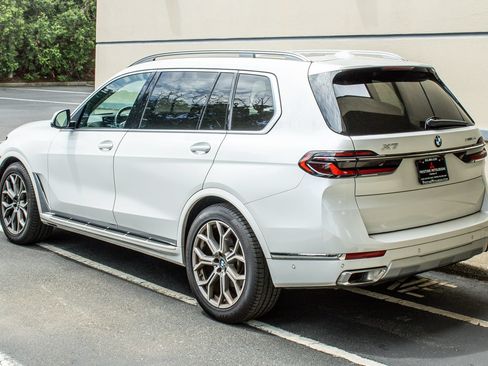 Used 2024 BMW X7 xDrive40i AWD/4WD image 5