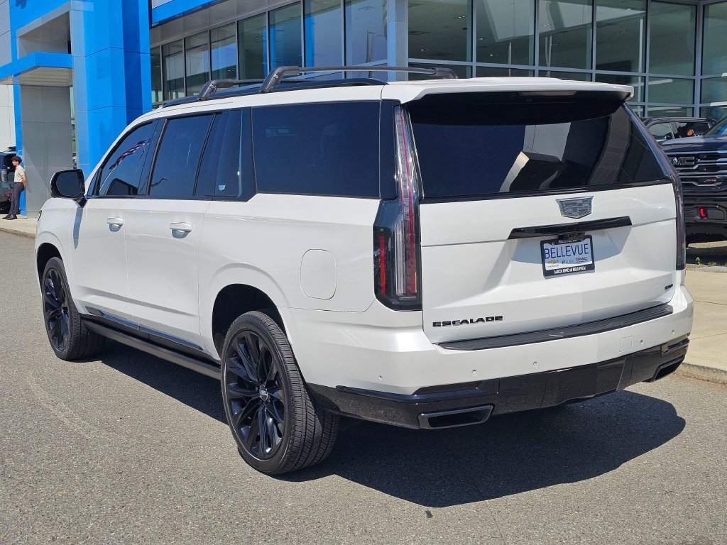Used 2025 Cadillac Escalade ESV Sport Platinum w/ LPO, ONYX Package AWD/4WD image 3