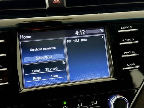 Used 2018 Toyota Camry LE FWD image 14