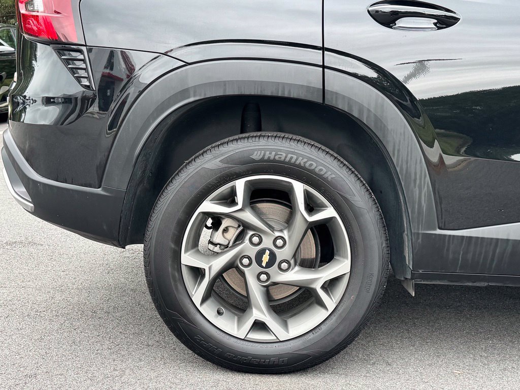 Used 2025 Chevrolet Trax LT FWD image 33