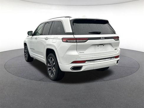 Used 2022 Jeep Grand Cherokee Overland w/ Luxury Tech Group IV image 3