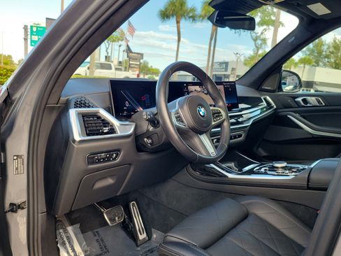 Used 2023 BMW X7 xDrive40i w/ M Sport Package AWD/4WD image 9