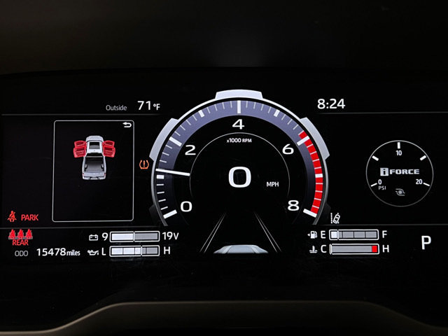 Used 2025 Toyota Tundra Limited AWD/4WD image 18