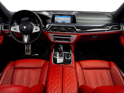 Used 2021 BMW 750i xDrive w/ Executive Package AWD/4WD image 4