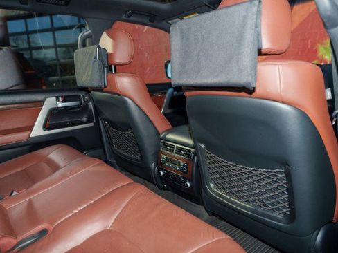 Used 2016 Toyota Land Cruiser image 18