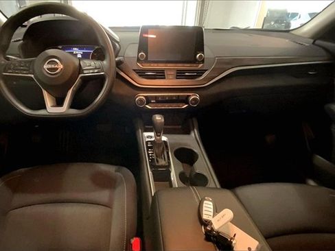 Used 2025 Nissan Altima 2.5 SV image 14