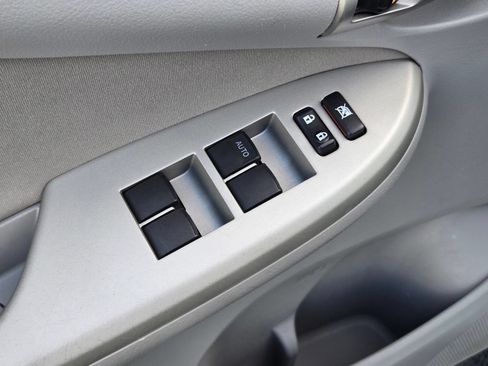 Used 2012 Toyota Corolla LE FWD image 9